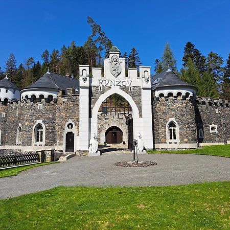 Hrad Kunzov Glamping & Spa & Restaurant Přerov Exterior foto