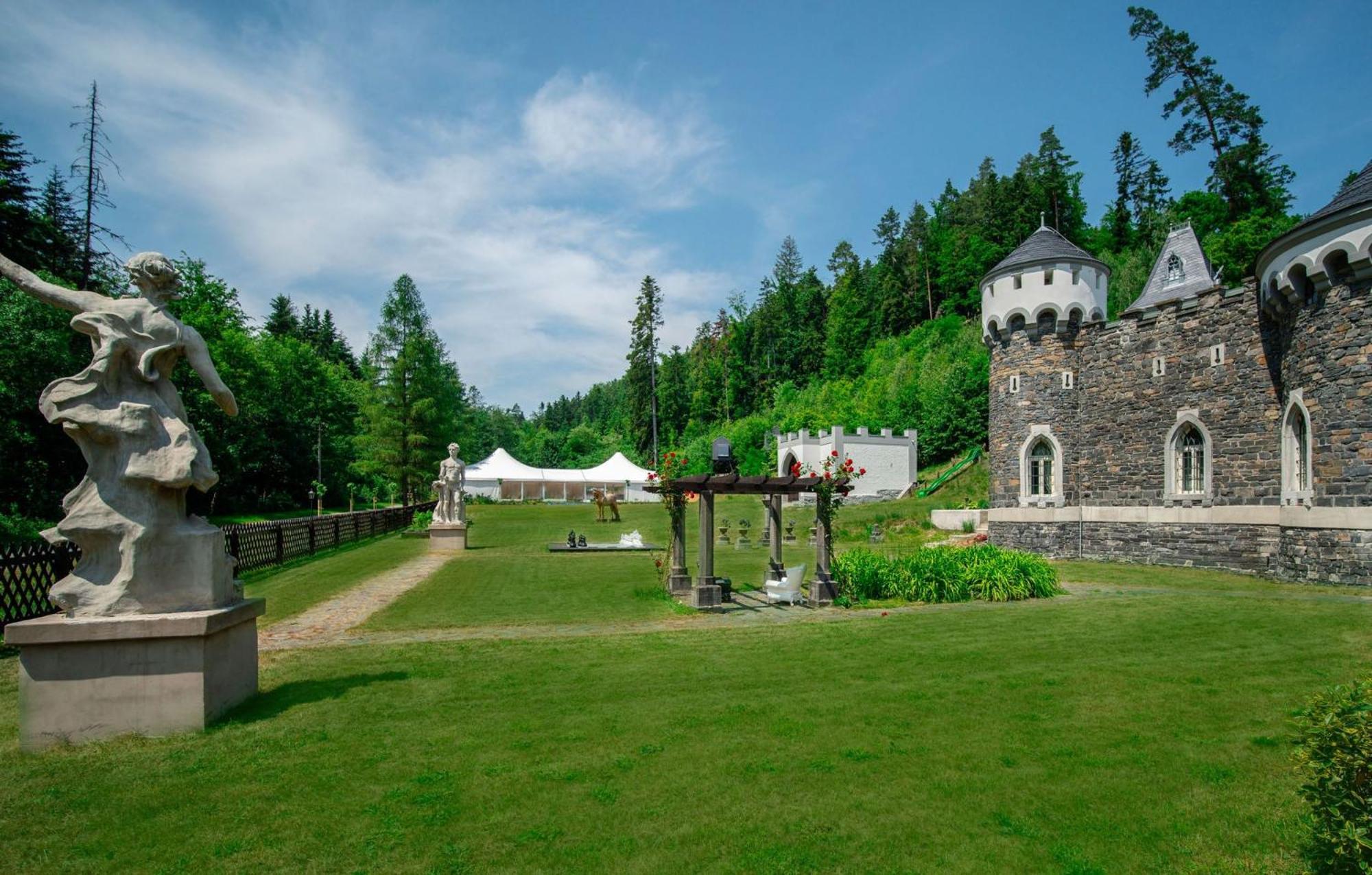 Hrad Kunzov Glamping & Spa & Restaurant Přerov Exterior foto